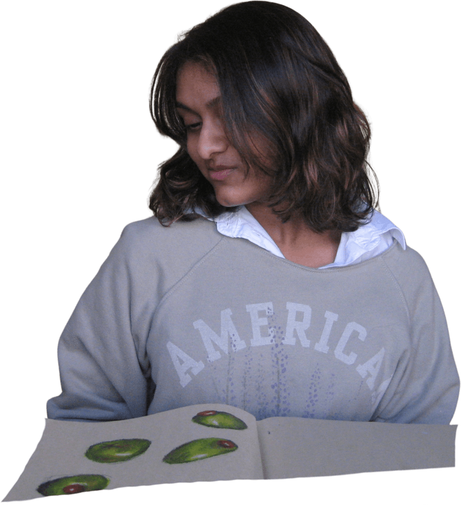Aashi holding a sketchbook